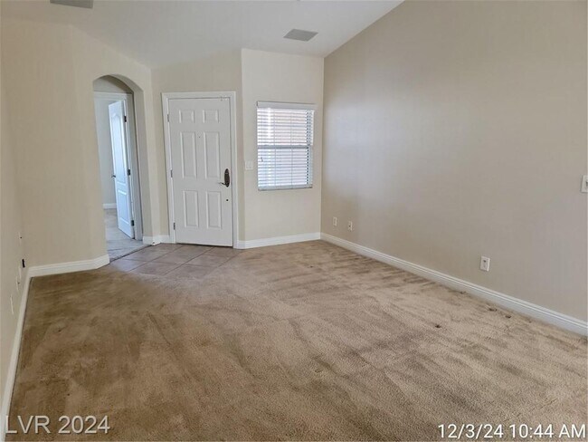 Building Photo - SILVERADO RANCH SINGLE STORY PATIO HOME IN...