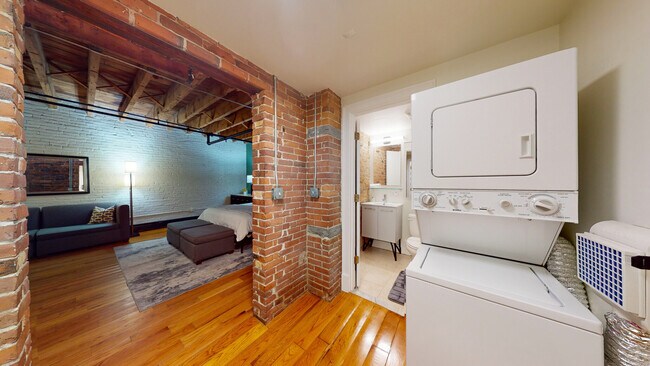 Building Photo - 19 Stanhope St