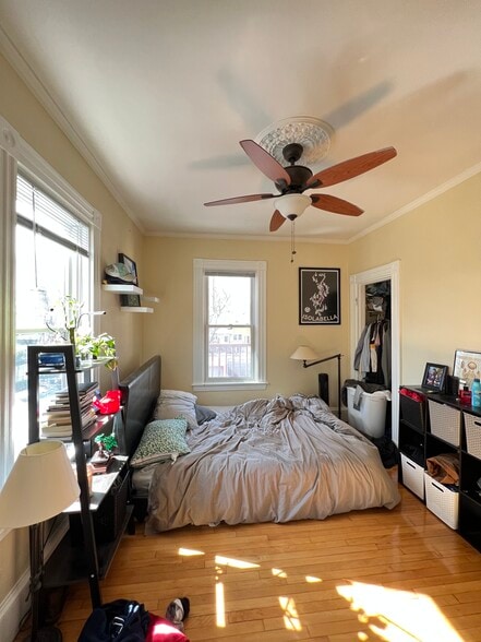 Building Photo - 176 Elm St