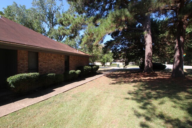 Building Photo - Garrett Duplex 8302/8304