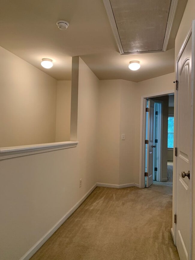 Building Photo - Beautiful 3 Bedroom Townhome in Raleigh near beautiful park! Apply Now!