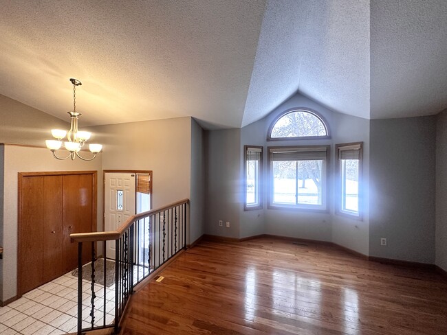 Building Photo - 9403 Lakeside Trl