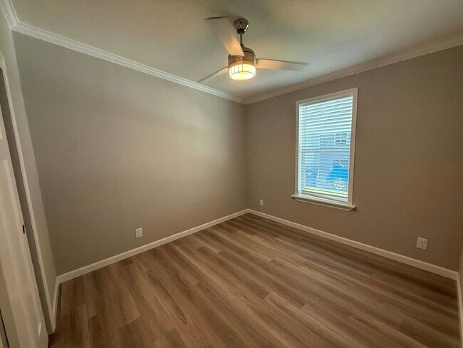 Building Photo - 3621 Campari Dr