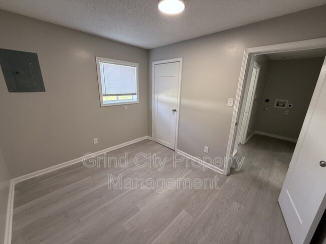 Building Photo - 1157 N Belvedere Blvd