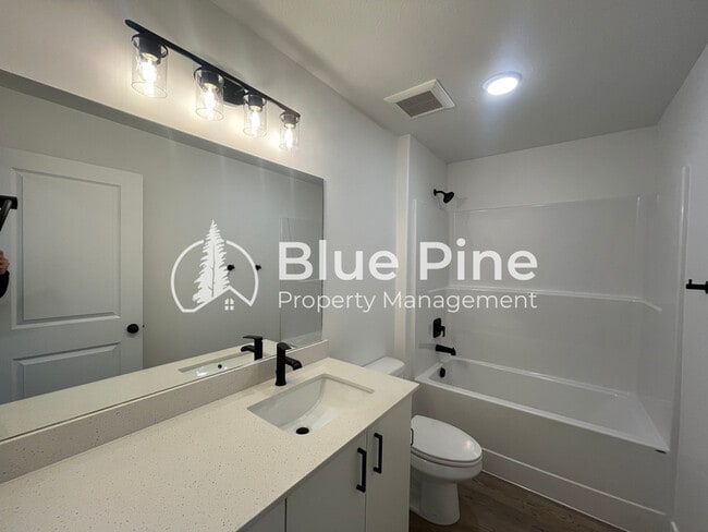 Building Photo - 1195 E Jaylee Dr