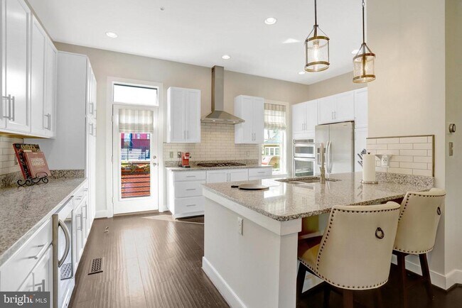 Building Photo - 2004 Potomac Ave