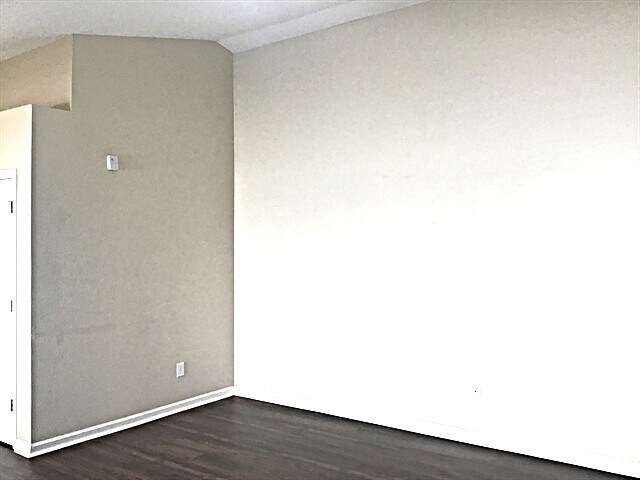 Building Photo - 15401 Ten Point Dr