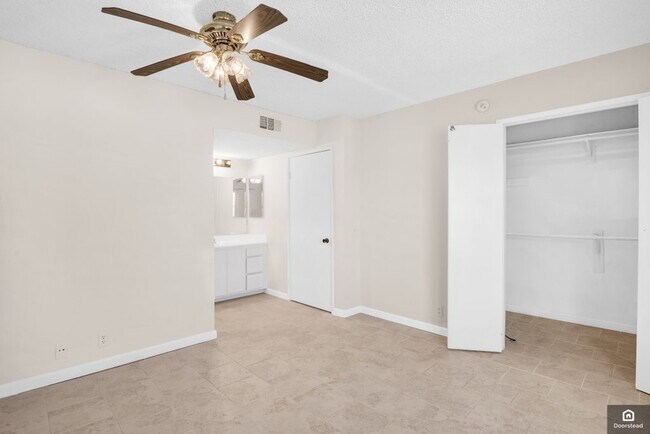 Building Photo - 18411 Hatteras St