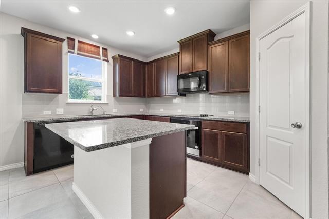 Building Photo - 3409 Keechi Creek Dr