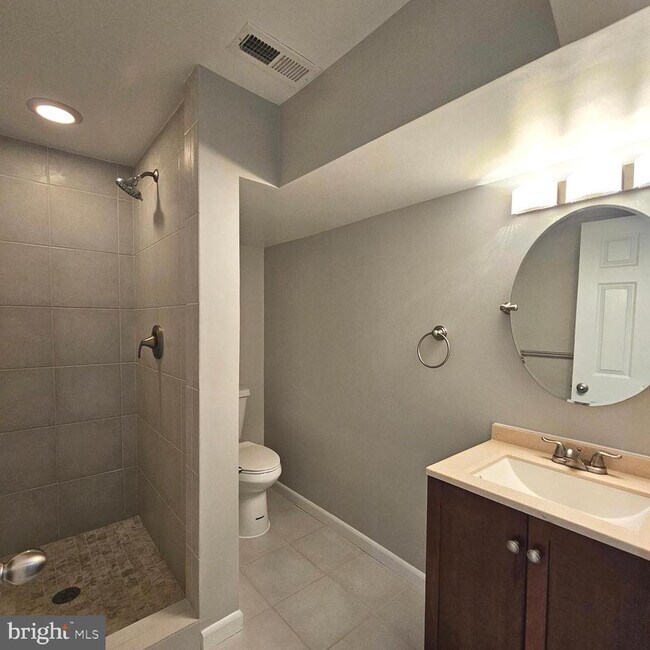 Building Photo - 6430 Shannon Station Ct
