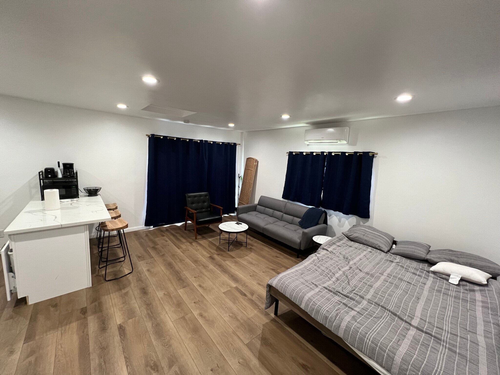 Living Area - 1849 W 49th St