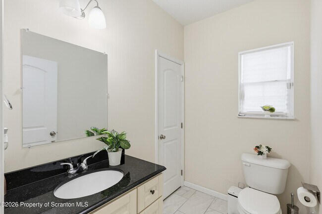 Building Photo - 124 Falcon Ln