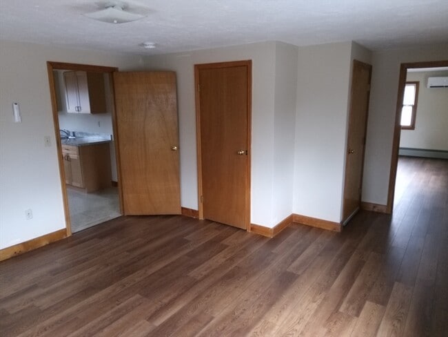 Building Photo - 121 King Philip Rd