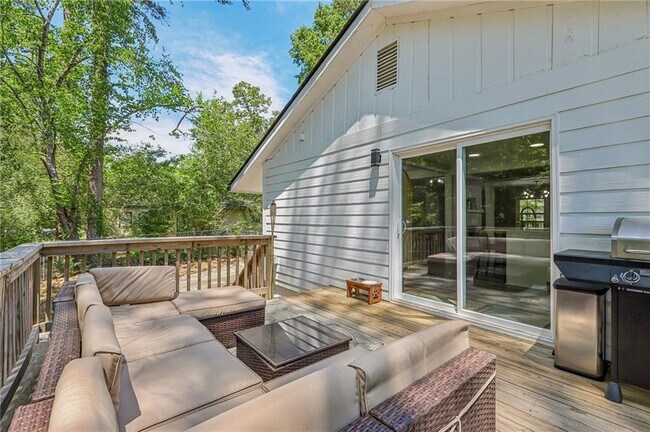 Building Photo - 3898 Skidmore Dr