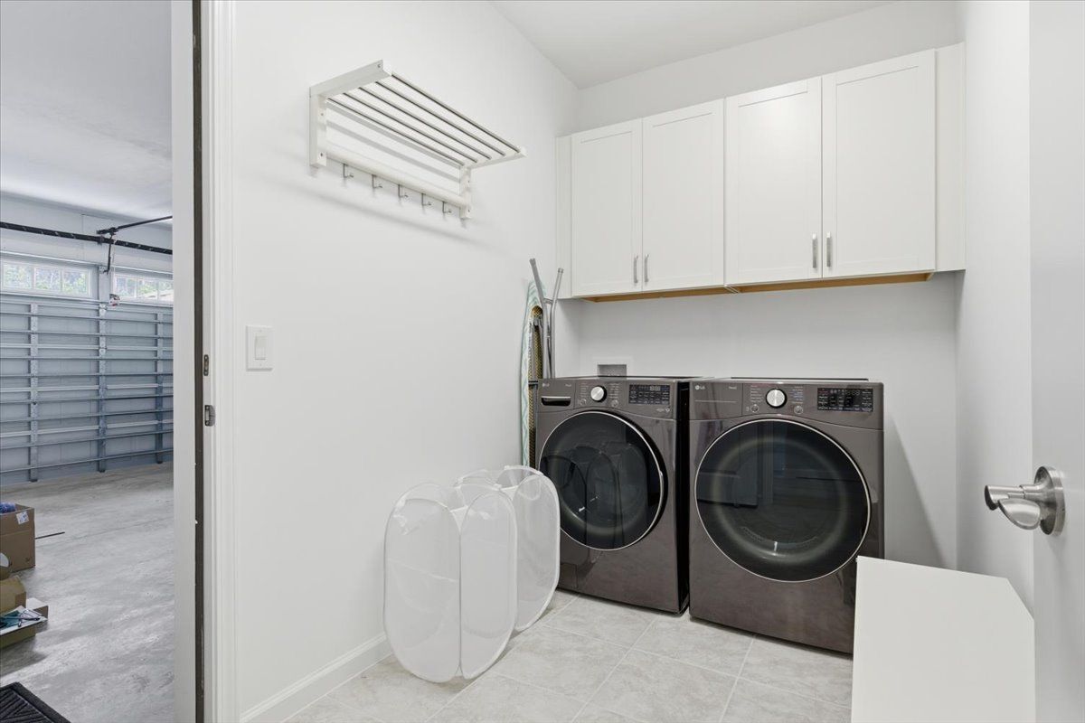 Building Photo - 855 Weekend Ave