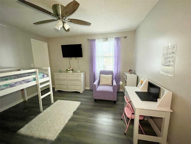 Building Photo - 1150 SW Jumper St