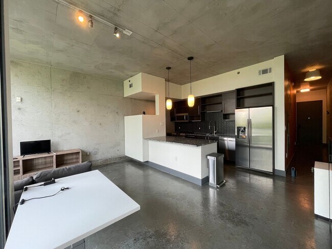 Building Photo - Awesome 1BR Loft Style Condo Overlooking Midtown!
