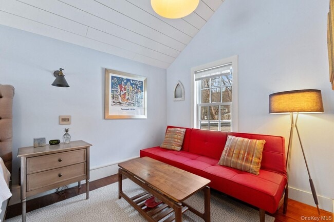 Building Photo - 8 S Bedford Rd