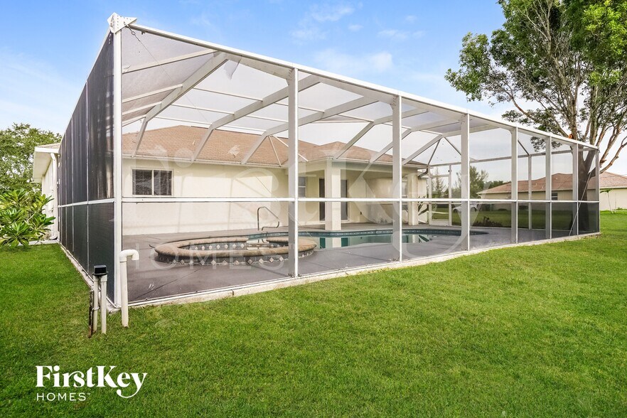 Building Photo - 2709 SW 4th Ave