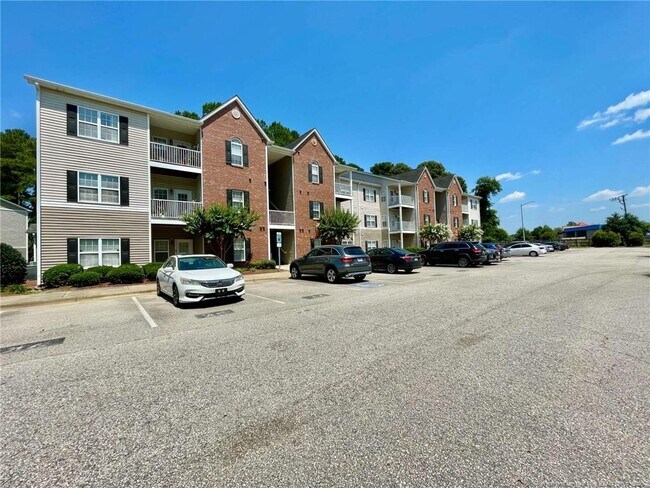 Primary Photo - 635 Marshtree Ln