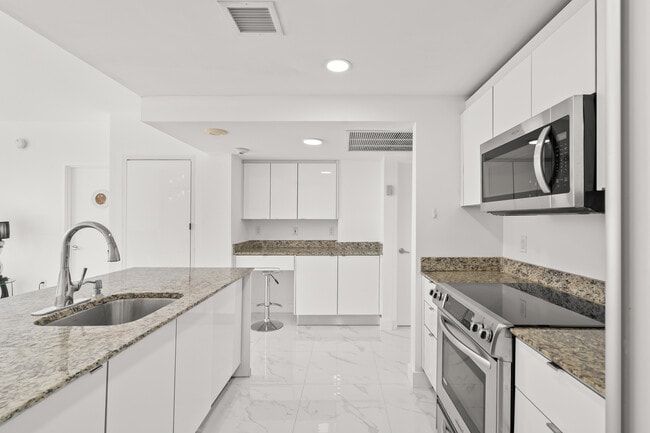 Building Photo - 10275 Collins Ave