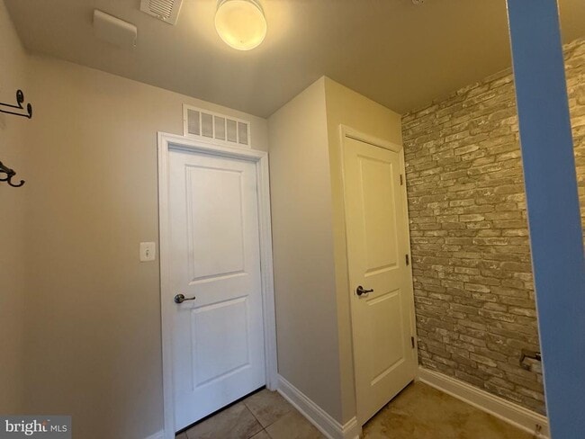 Building Photo - 7105 Druce Way