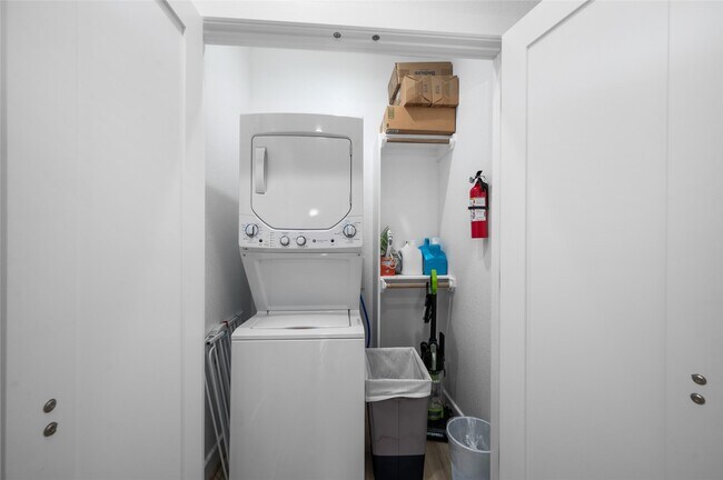 Building Photo - 7089 Tierwester St