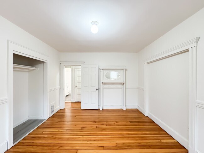 Building Photo - 620 River St