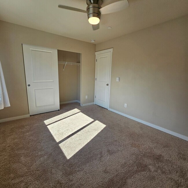 Building Photo - 2444 Seringa Ave