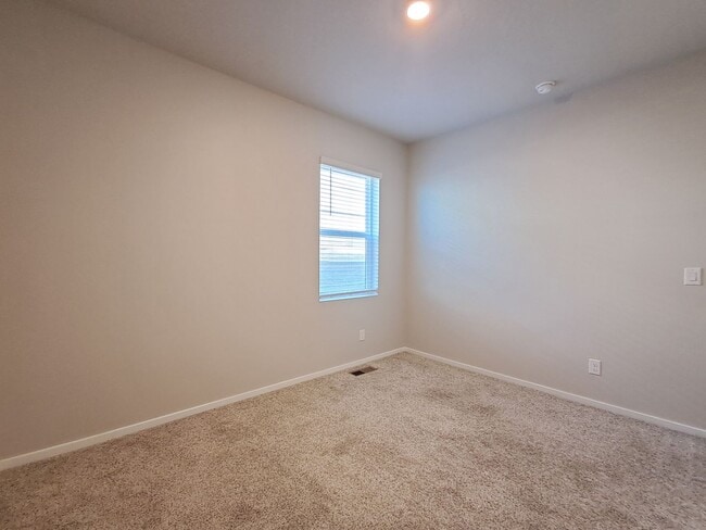 Building Photo - 5428 E Bridgeport Ct