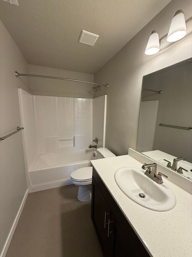 Building Photo - 2839 E Apricot Dr
