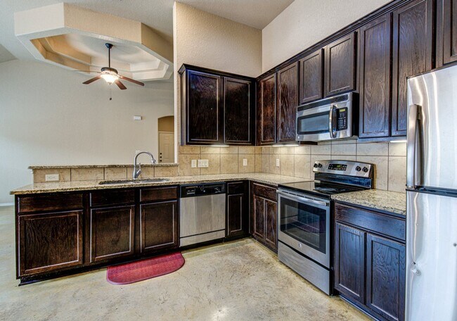 Building Photo - Nice 3 Bedroom Duplex located in New Braunfels!