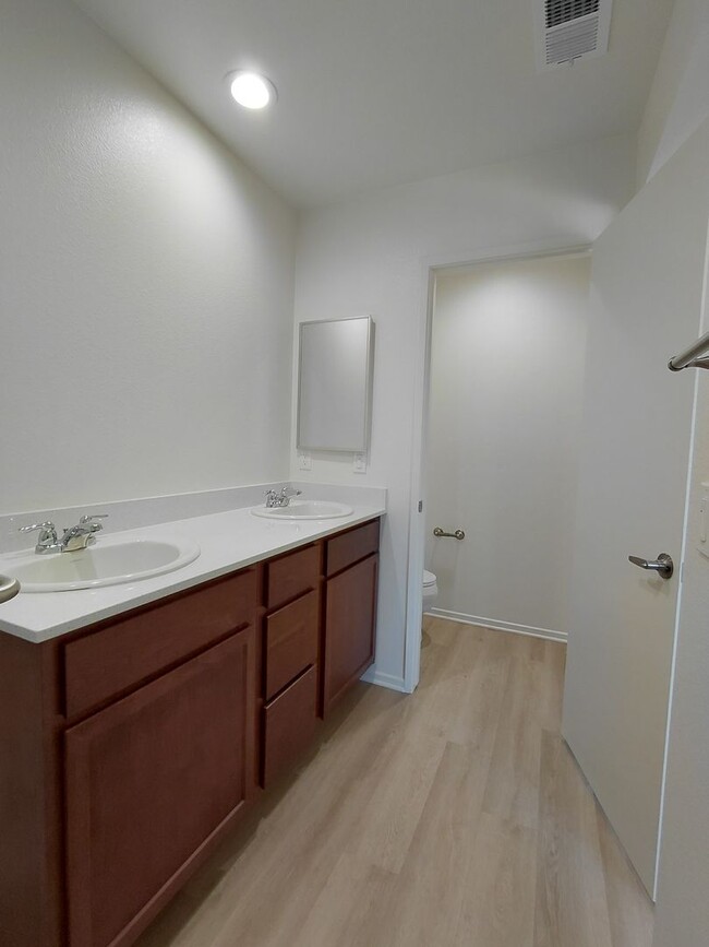 Building Photo - 475 Palomino Ct