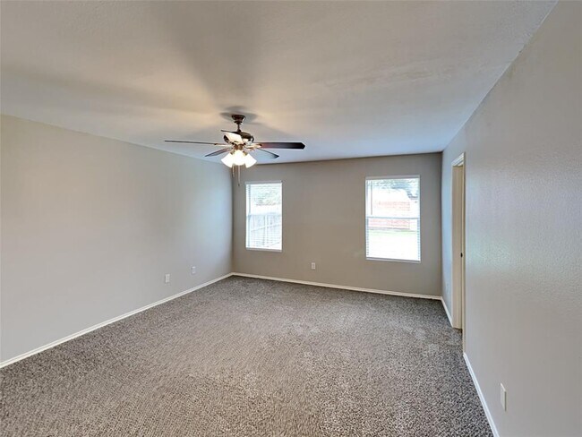 Building Photo - 1128 Maplewood Ln