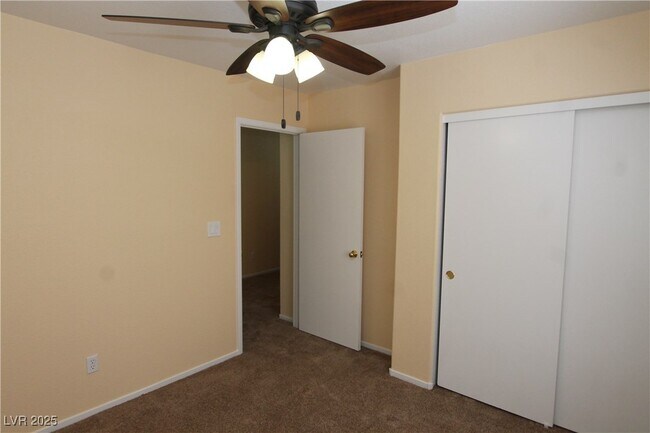 Building Photo - 5934 Gingham St
