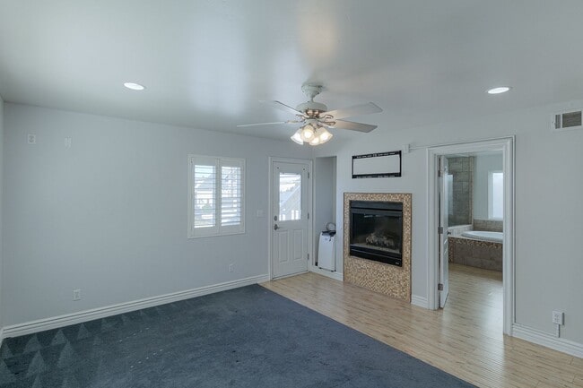 Building Photo - 3-Bed + 2.5 Bath Home with roof top deck with views of Ocean | Silverstrand Beach | Unfurnished