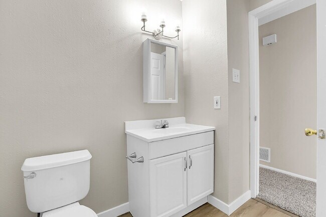 Building Photo - $2,950.00, 3-bed, 2.5-bath, located in Lak...