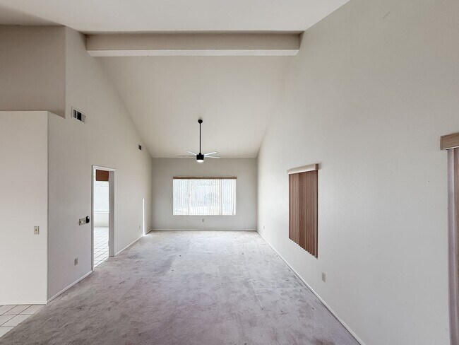Building Photo - 40041 Zamura Ct