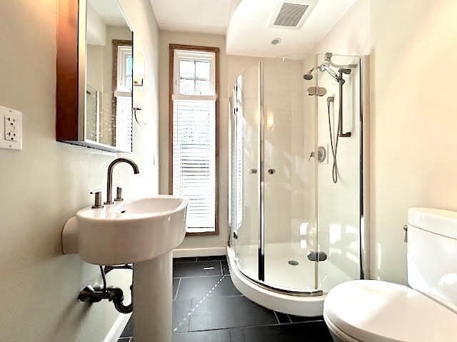 Building Photo - 12 Lawrence Rd