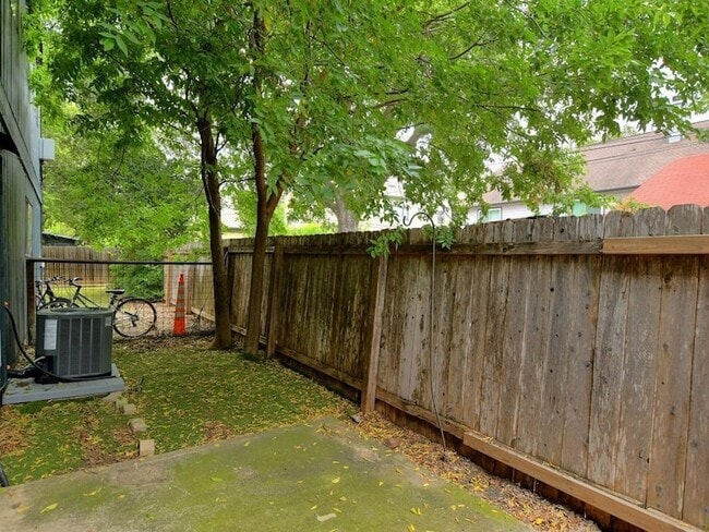 Building Photo - 604 Franklin Blvd