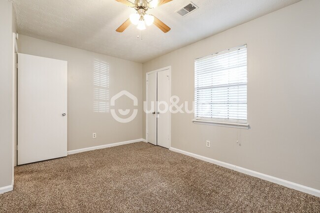 Building Photo - Fantastic 3bd/2ba home! Let yourself in!