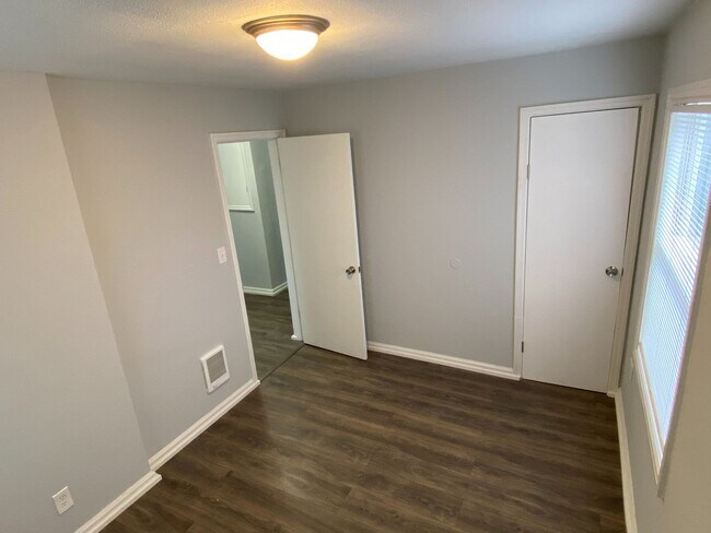 Building Photo - 2BR/1BA Apartment for Rent