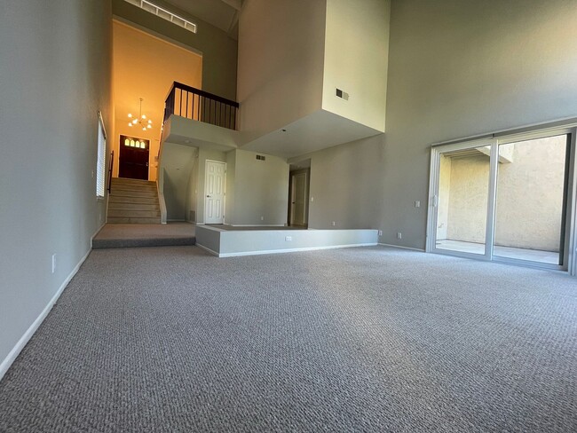 Building Photo - Impeccable end-unit La Mancha townhome in Mission Viejo