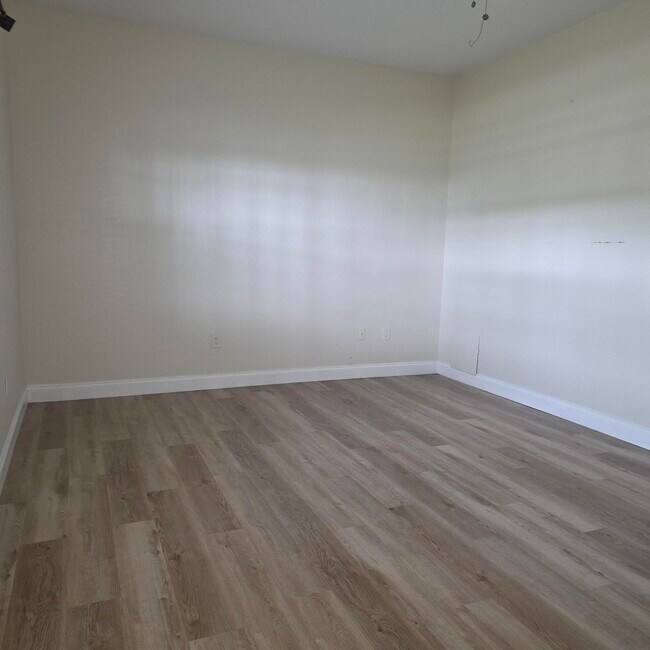 Building Photo - 1610 Presidential Way