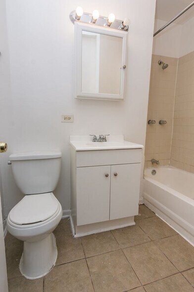 Building Photo - 118 N Kostner Ave