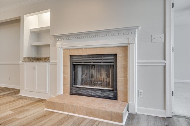 Building Photo - Charming 2 bed 2 bath condo with great water views in gated community in Charlotte on Lake Wylie!