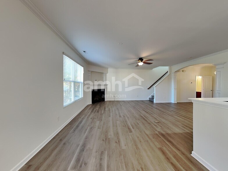 Building Photo - 6102 Lighted Way Ln