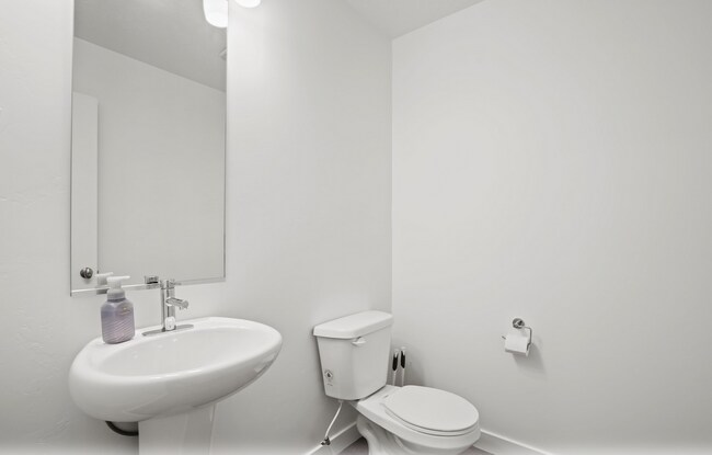 Building Photo - Cute 4-Bedroom Home in Vineyard!