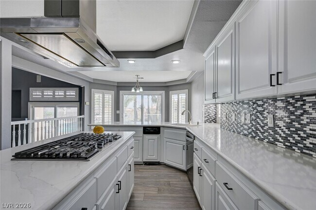 Building Photo - 3800 Beacon Point St