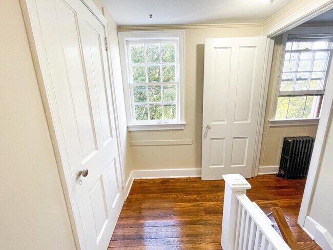 Building Photo - 705 E Seneca St